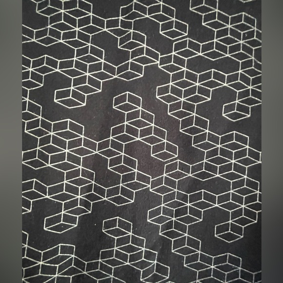 Sovereign Code - Geometrical Shape Sweater - XL - Picture 4 of 4